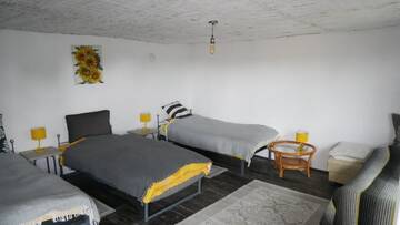 Фото номера Четырехместный номер &quot;Комфорт&quot; Гостевой дом Guest house BULGARKA г. Dibich 3